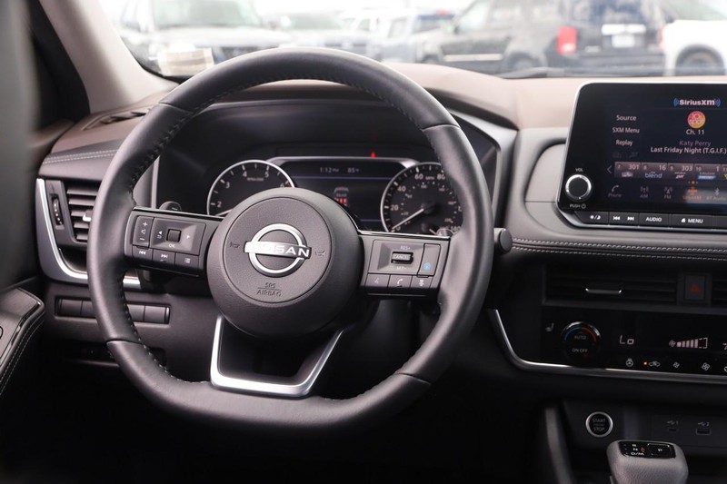 Nissan Rogue Vehicle Image 24