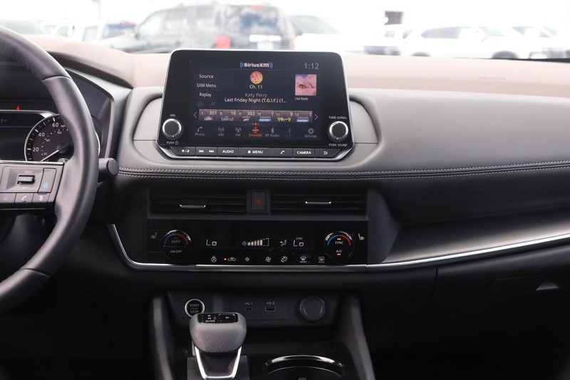 Nissan Rogue Vehicle Image 25
