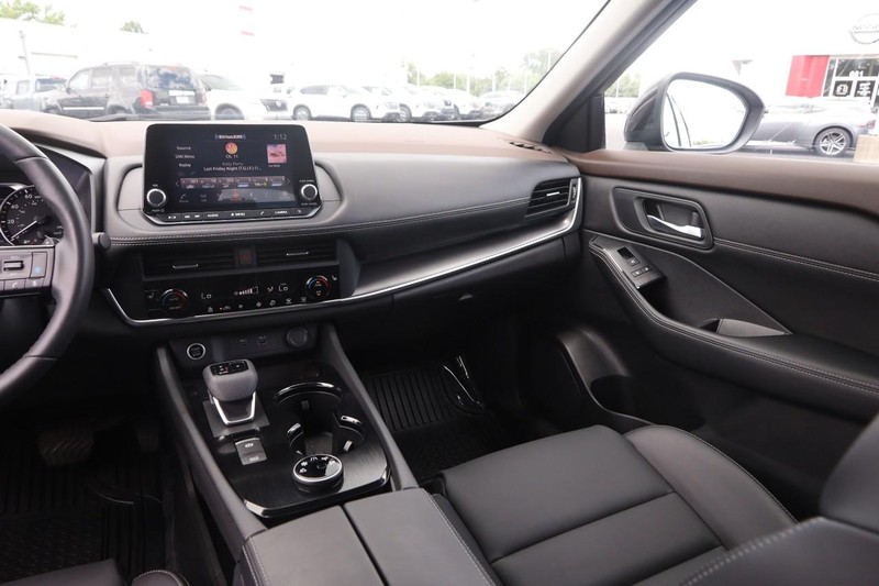 Nissan Rogue Vehicle Image 26