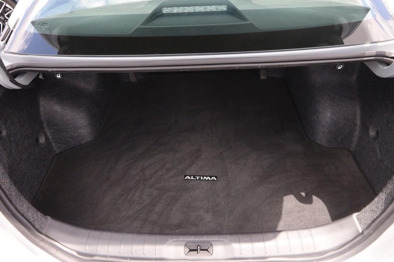Nissan Altima Vehicle Image 07