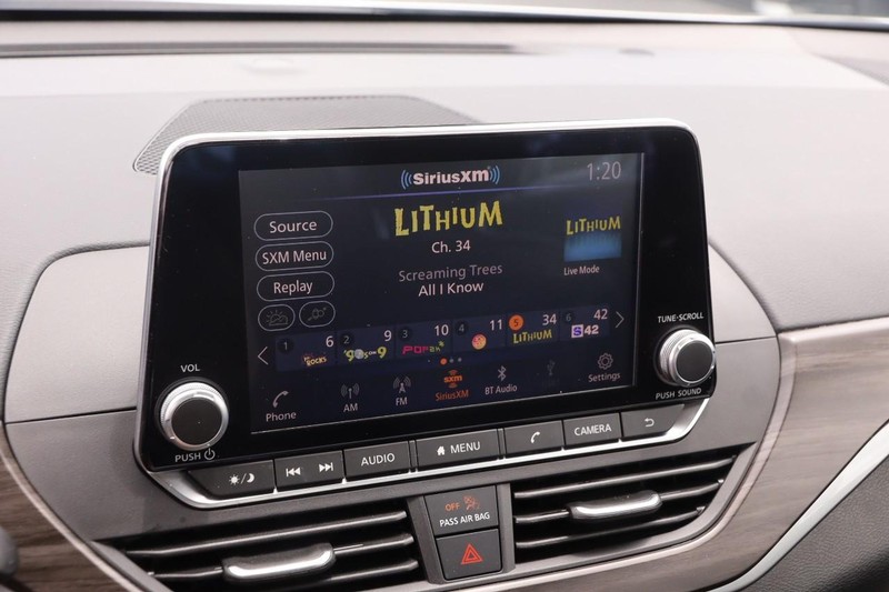 Nissan Altima Vehicle Image 14