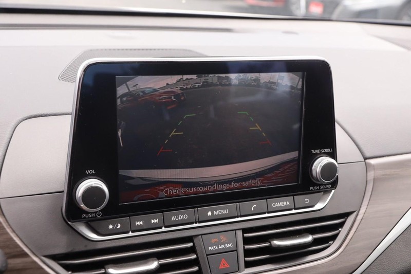 Nissan Altima Vehicle Image 15