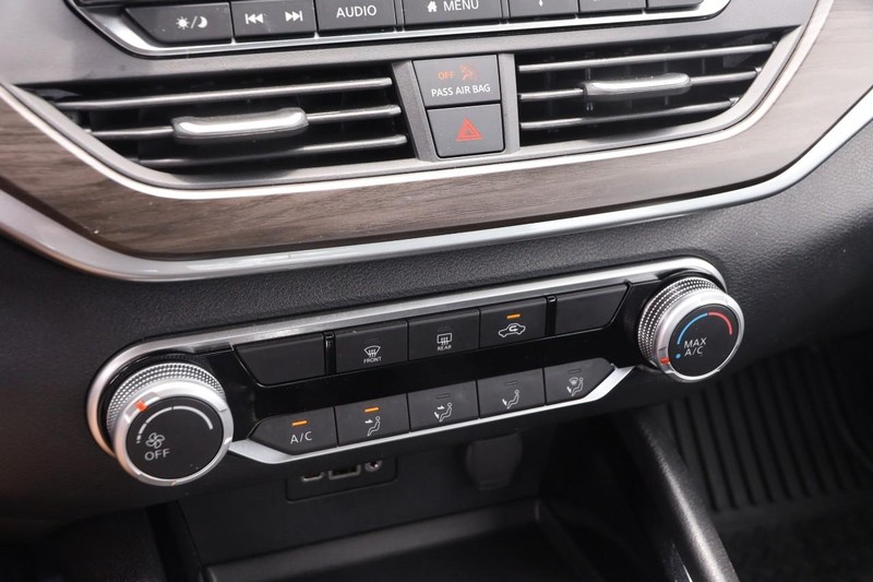 Nissan Altima Vehicle Image 16