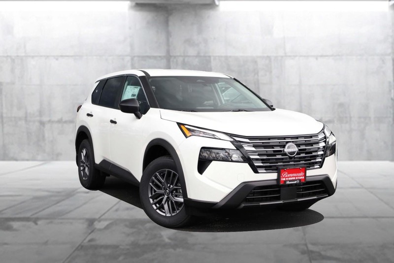 Nissan Rogue Vehicle Image 02