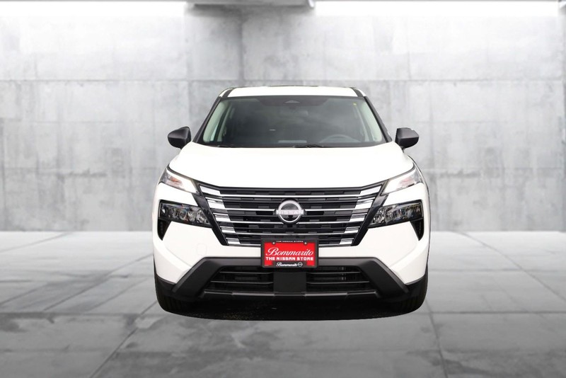Nissan Rogue Vehicle Image 04