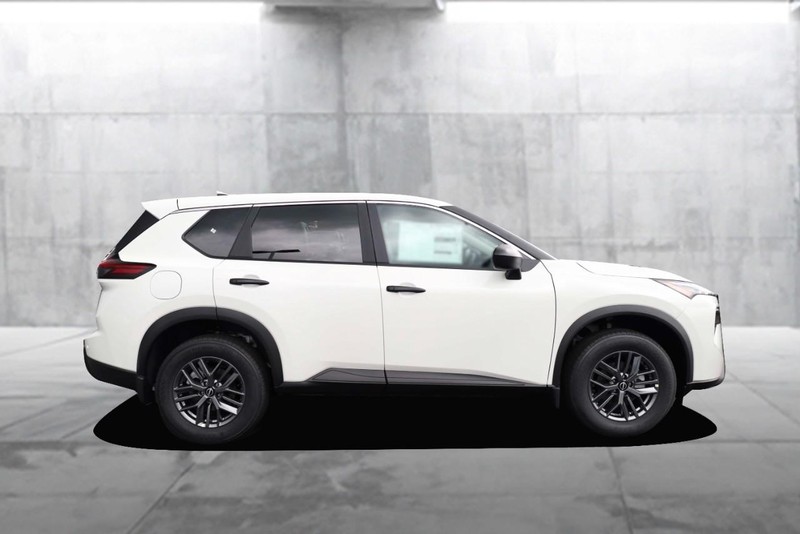 Nissan Rogue Vehicle Image 05