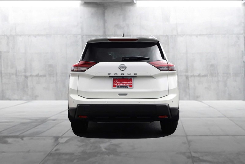 Nissan Rogue Vehicle Image 06