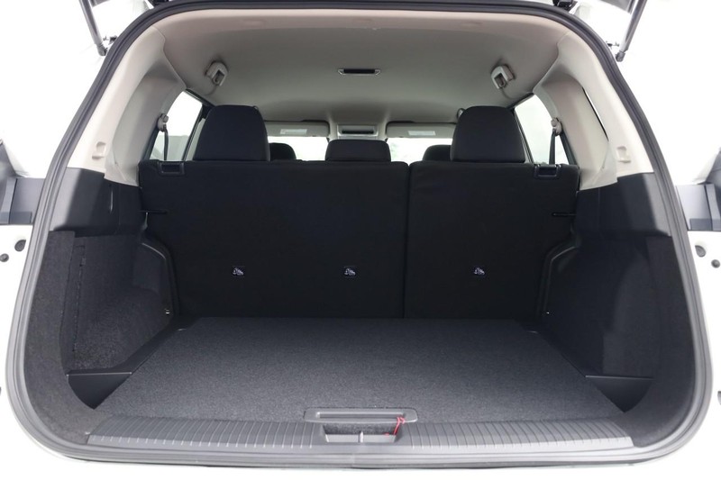 Nissan Rogue Vehicle Image 07