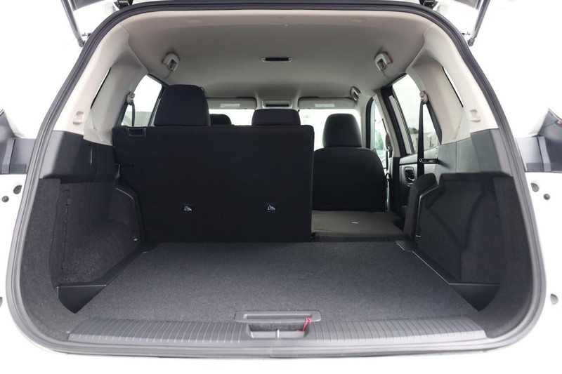 Nissan Rogue Vehicle Image 08