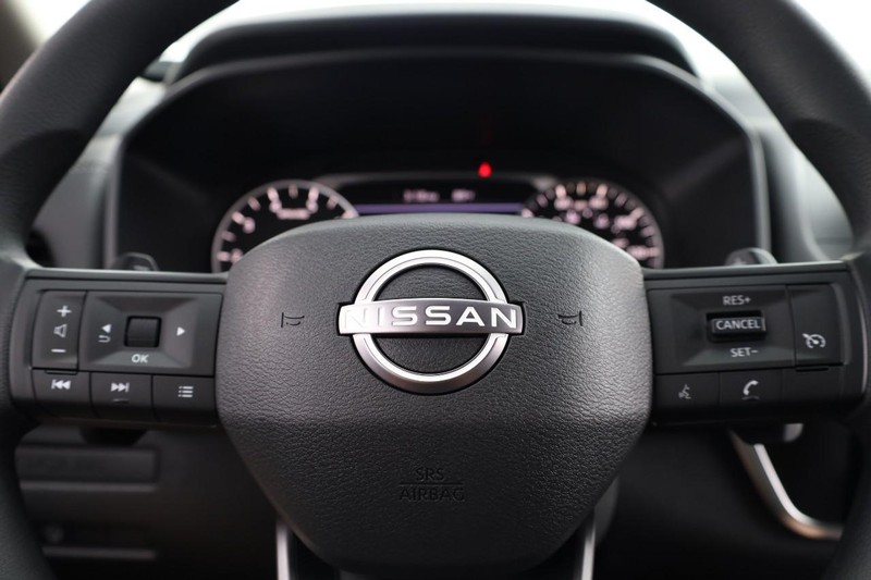 Nissan Rogue Vehicle Image 11