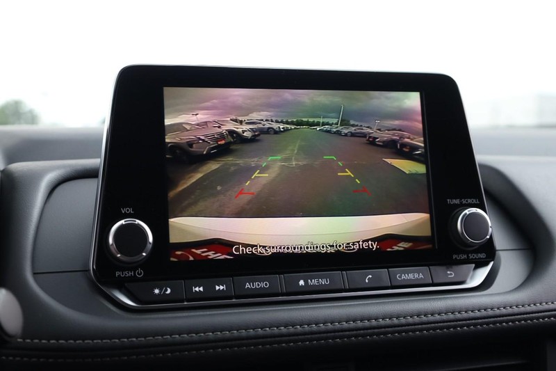 Nissan Rogue Vehicle Image 14