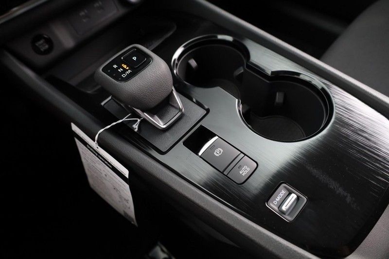 Nissan Rogue Vehicle Image 17