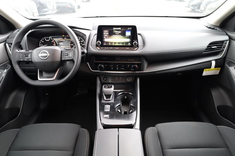 Nissan Rogue Vehicle Image 23