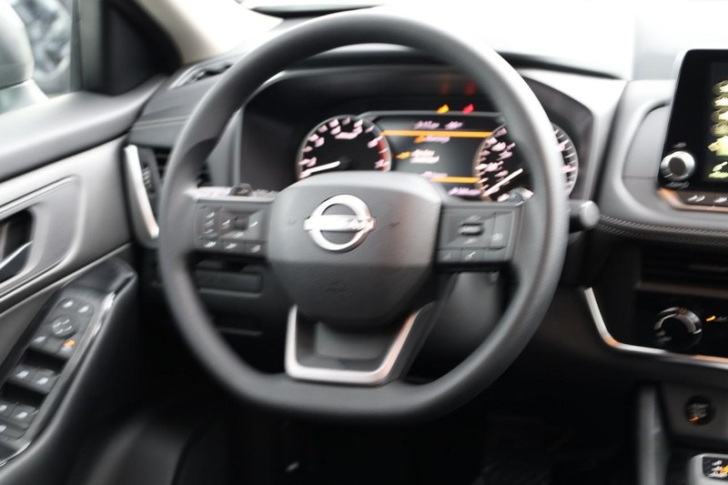 Nissan Rogue Vehicle Image 24