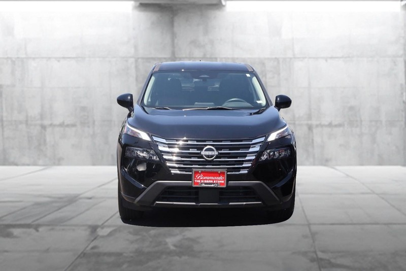 Nissan Rogue Vehicle Image 04