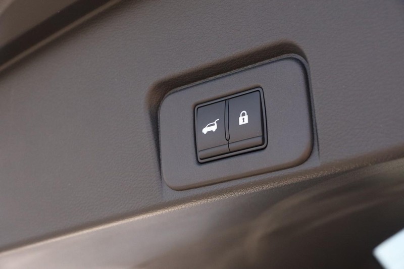 Nissan Rogue Vehicle Image 08