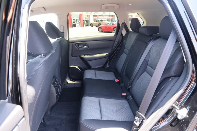 Nissan Rogue Vehicle Image 10