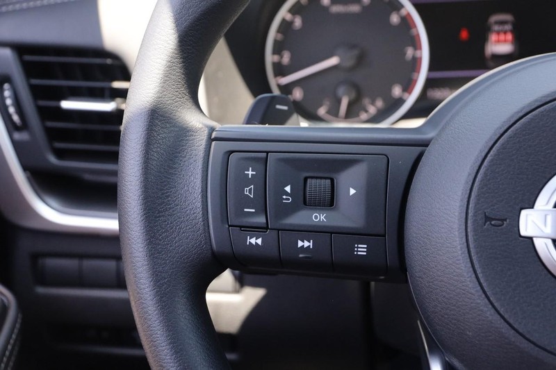 Nissan Rogue Vehicle Image 12