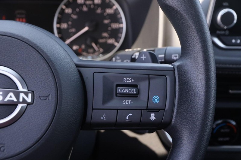 Nissan Rogue Vehicle Image 13