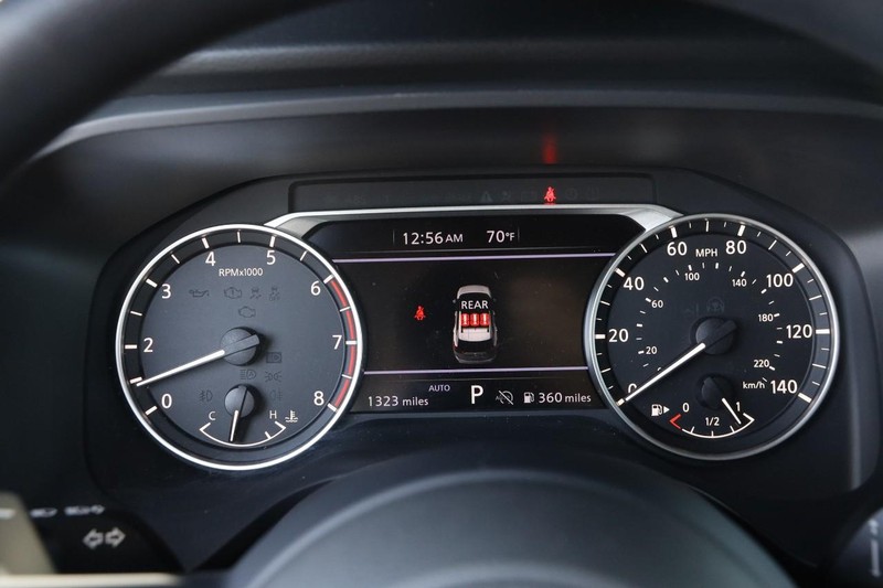Nissan Rogue Vehicle Image 14