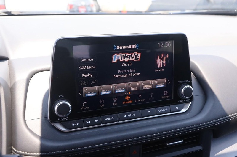 Nissan Rogue Vehicle Image 15