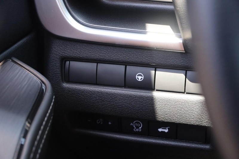 Nissan Rogue Vehicle Image 19