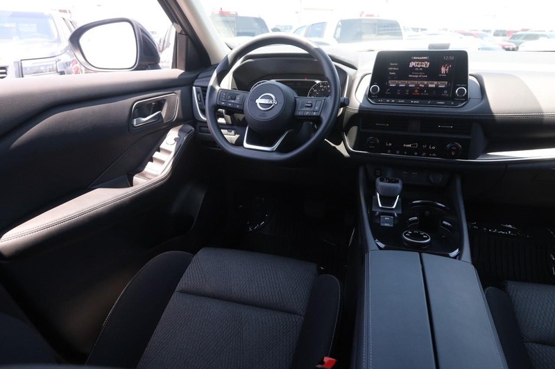 Nissan Rogue Vehicle Image 21