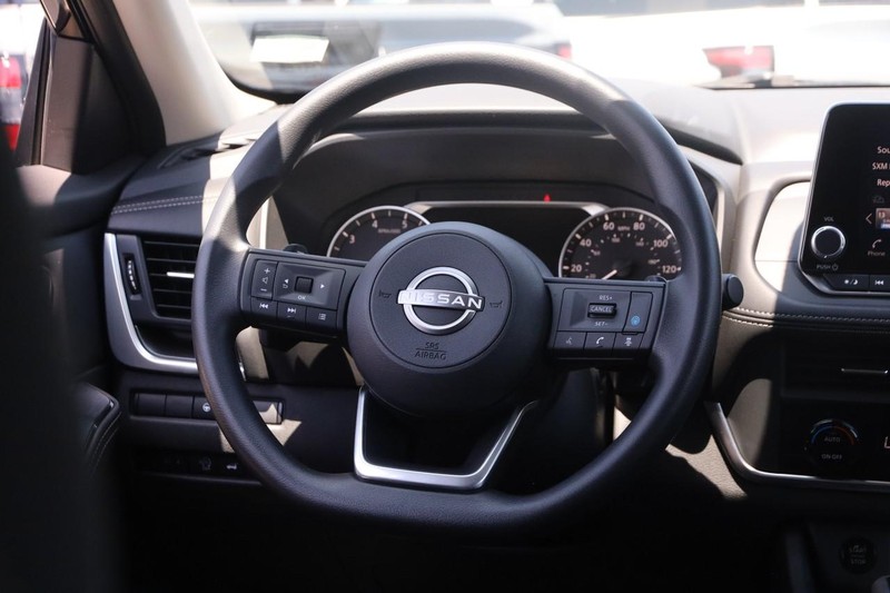 Nissan Rogue Vehicle Image 22