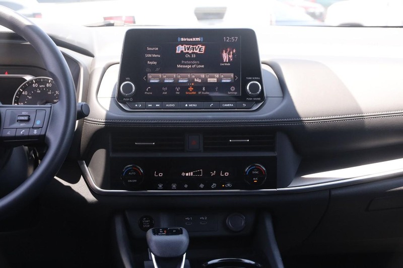Nissan Rogue Vehicle Image 23