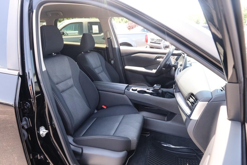 Nissan Rogue Vehicle Image 25