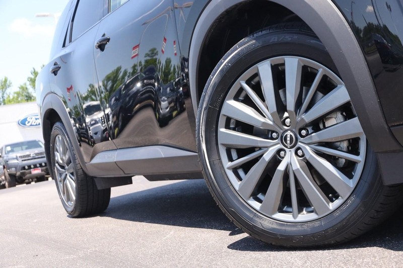 Nissan Pathfinder Vehicle Image 03