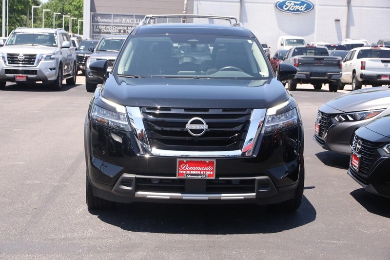 Nissan Pathfinder Vehicle Image 04