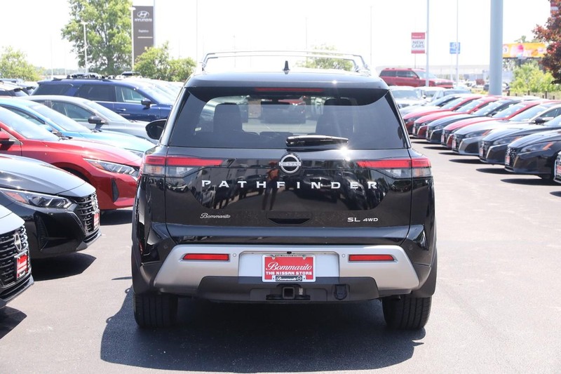 Nissan Pathfinder Vehicle Image 06