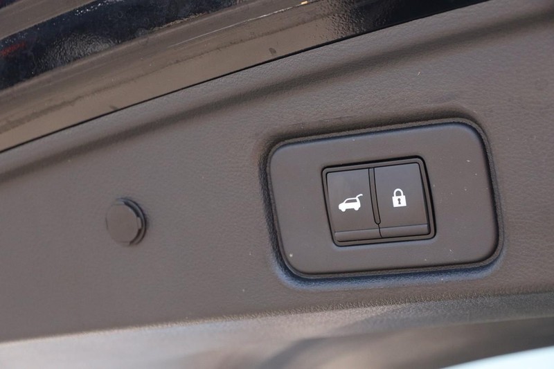 Nissan Pathfinder Vehicle Image 09