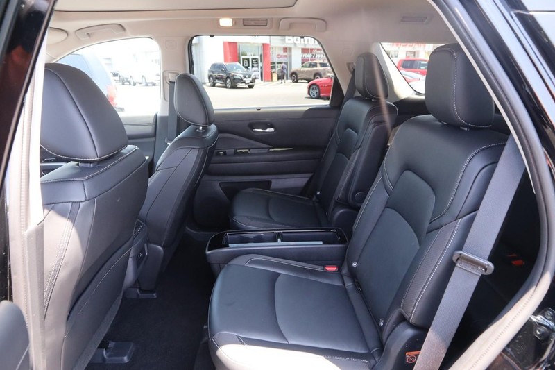 Nissan Pathfinder Vehicle Image 12