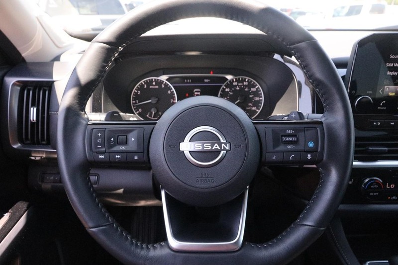 Nissan Pathfinder Vehicle Image 14