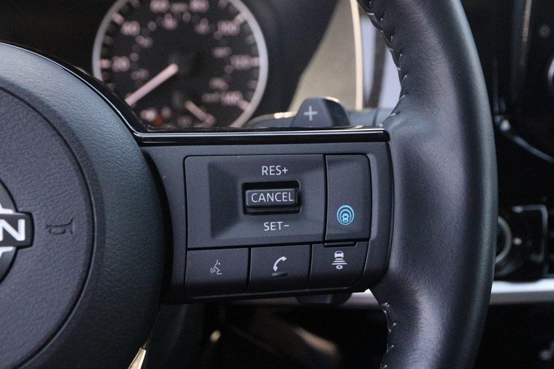 Nissan Pathfinder Vehicle Image 16