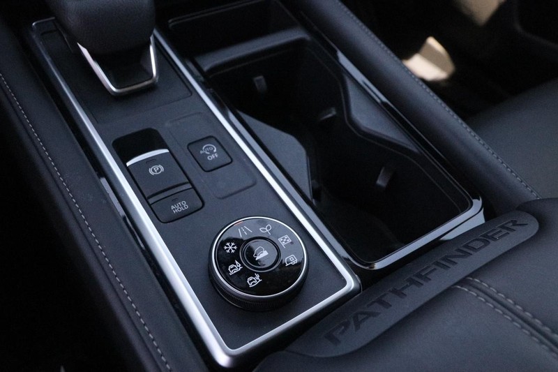 Nissan Pathfinder Vehicle Image 22