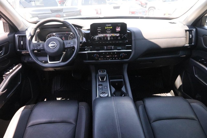 Nissan Pathfinder Vehicle Image 24