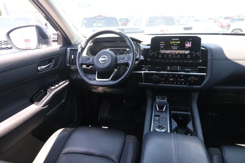 Nissan Pathfinder Vehicle Image 25