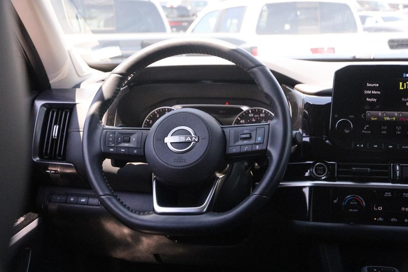 Nissan Pathfinder Vehicle Image 26