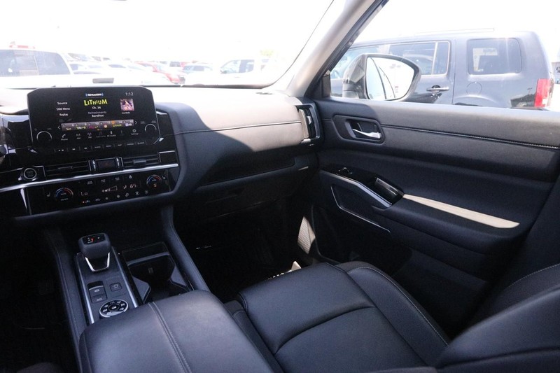 Nissan Pathfinder Vehicle Image 28
