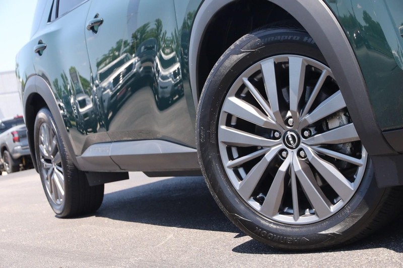 Nissan Pathfinder Vehicle Image 03