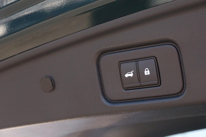 Nissan Pathfinder Vehicle Image 09