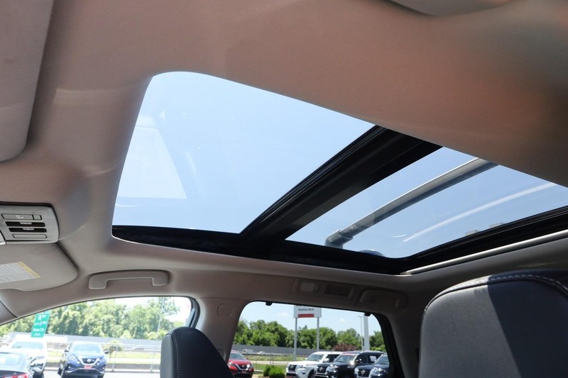 Nissan Pathfinder Vehicle Image 10