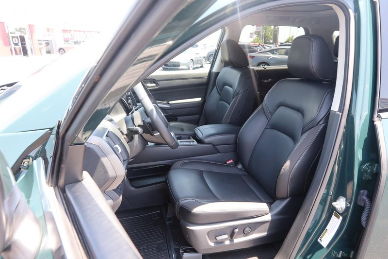 Nissan Pathfinder Vehicle Image 11