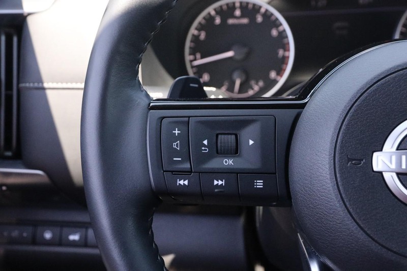 Nissan Pathfinder Vehicle Image 15