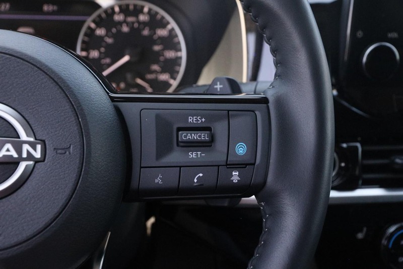Nissan Pathfinder Vehicle Image 16