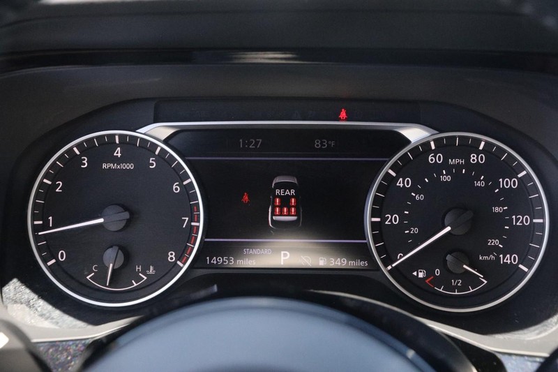 Nissan Pathfinder Vehicle Image 17
