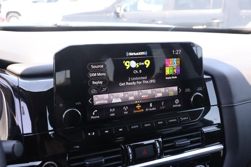 Nissan Pathfinder Vehicle Image 18